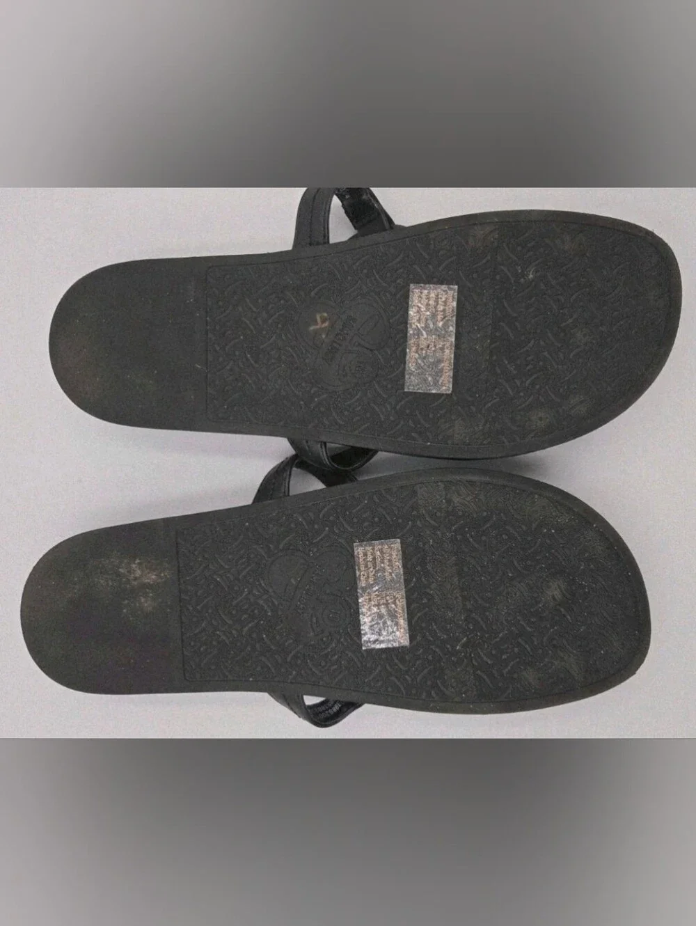 Sam & Libby Black Women's Floral Cutout Thong Sandals
